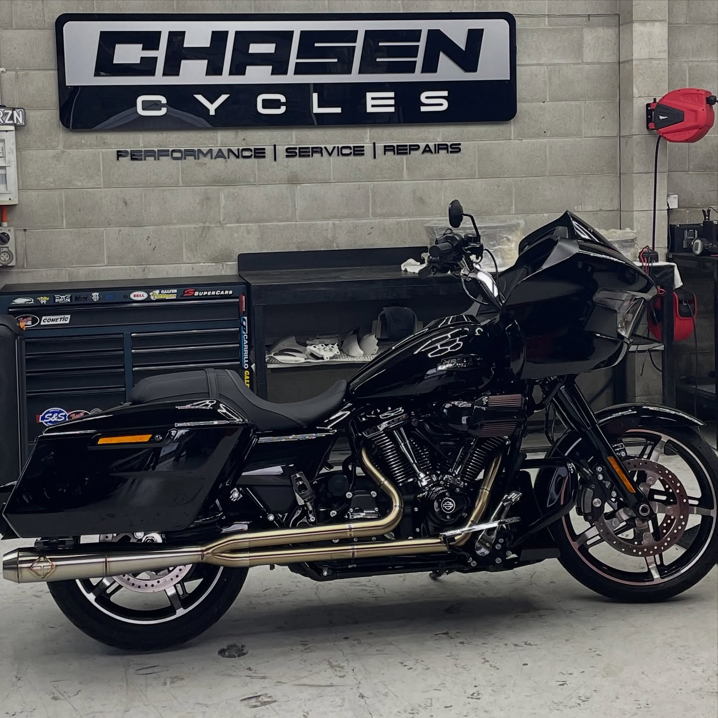 Blacked-out Harley-Davidson Road Glide bagger
